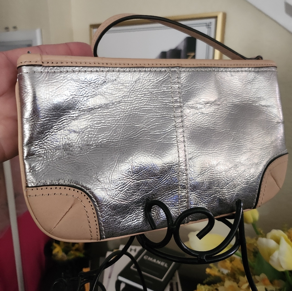 Coach metallic silver leather wristlet clutch bag - Picture 4 of 5